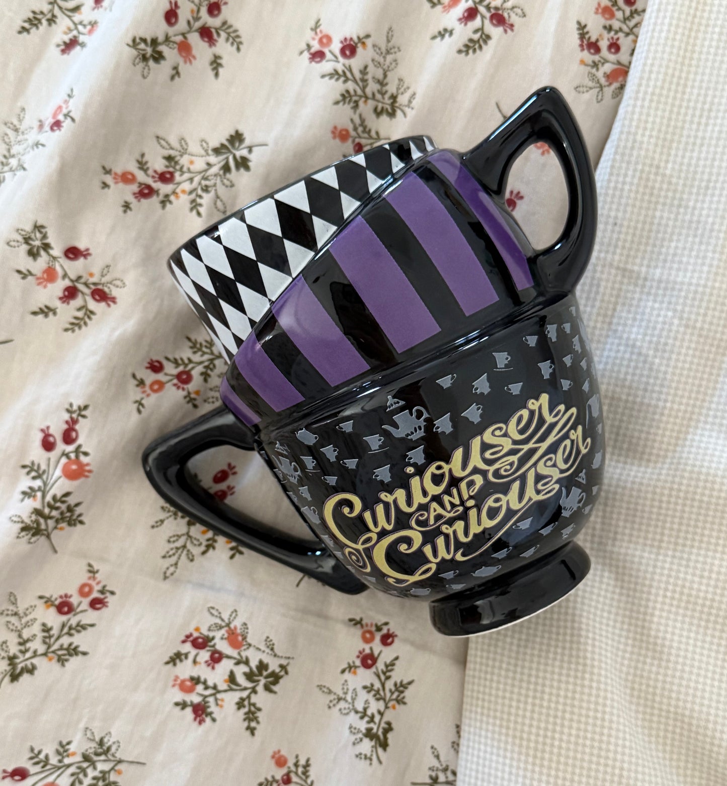 Alice in Wonderland Stacked black Teacup